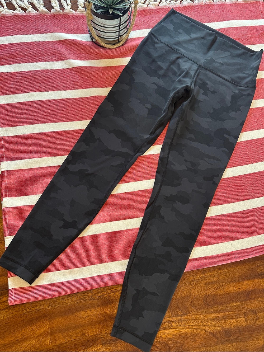 Lululemon Align black camo Sz10